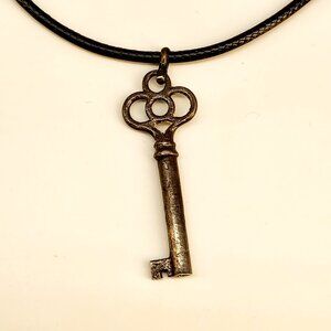 Steampunk Skeleton Key Choker Necklace - Antique Key
